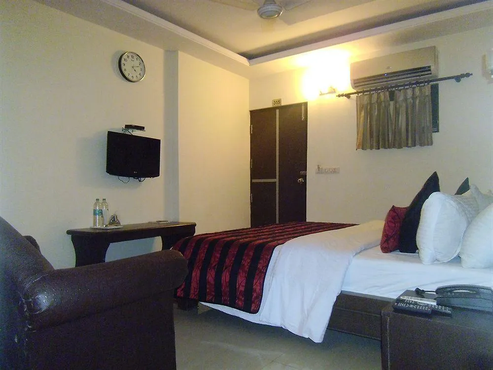 ***  Hotel Breeze Inn New Delhi India